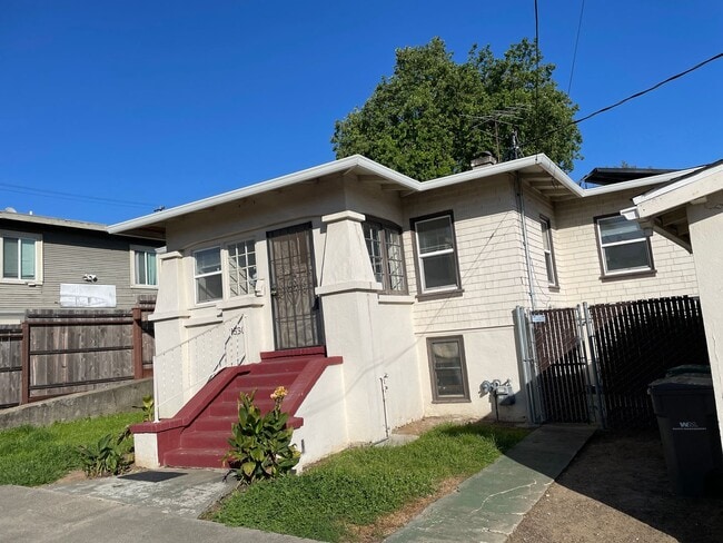 Building Photo - Available Now -  2 Bedroom House