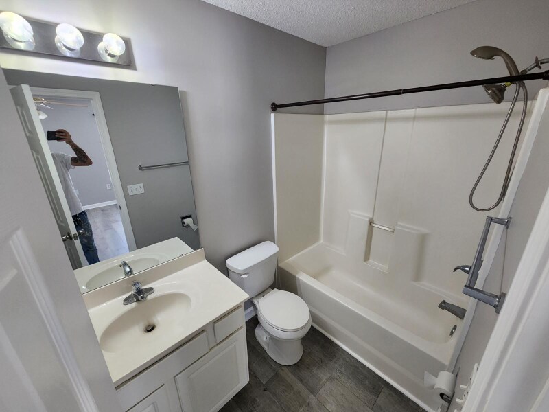 Building Photo - 2407 James St