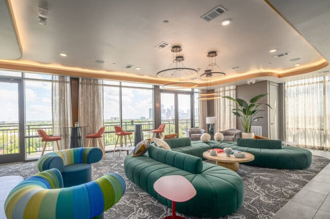 Building Photo - 714 Richmond Ave.