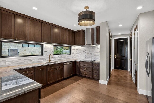 Building Photo - 209 Dalton Cir