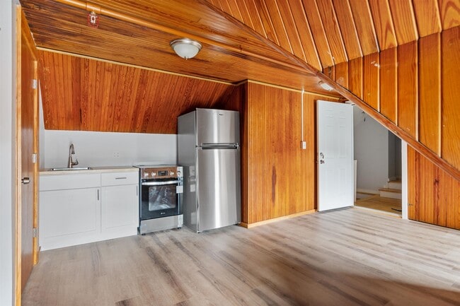 Primary Photo - 109 Pleasant St