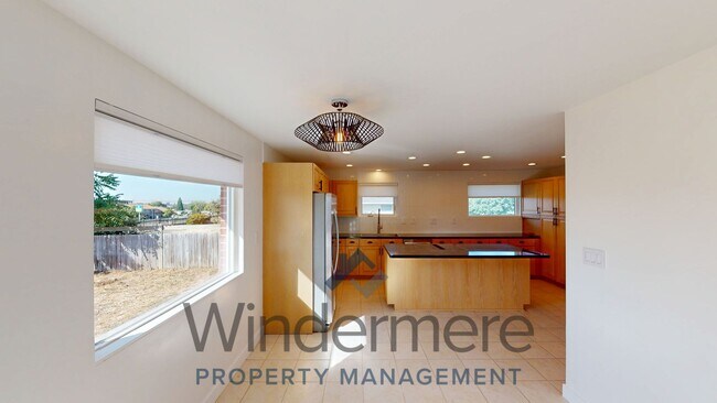 Building Photo - 2348 Frazier Dr