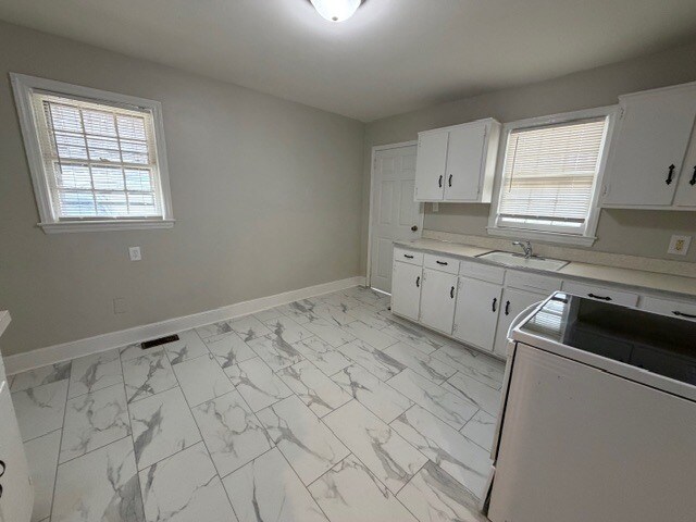 Building Photo - 3806 Wooddale Ln