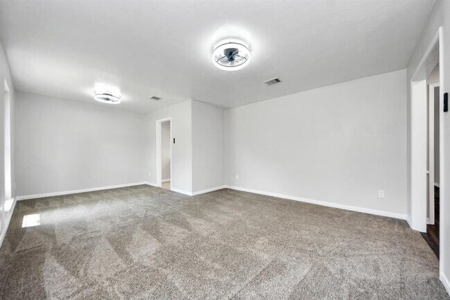 Building Photo - 10602 Raydell Dr
