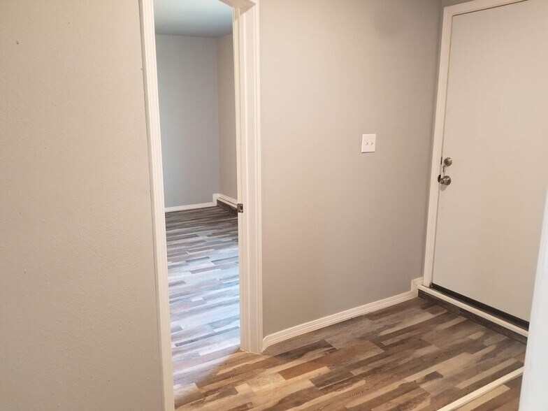 Building Photo - 8806 Trailridge Forest Dr