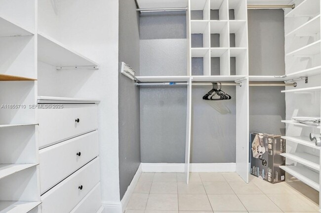 Building Photo - 205 N 31st Ave