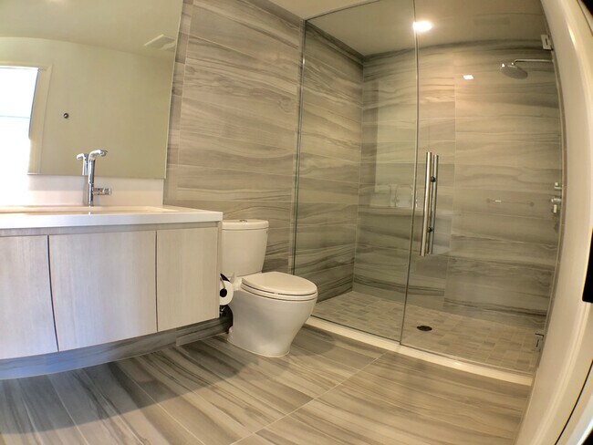 Building Photo - Very Unique Spacious Two Bedroom - Two bat...
