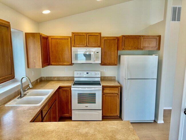 Building Photo - New on the market!