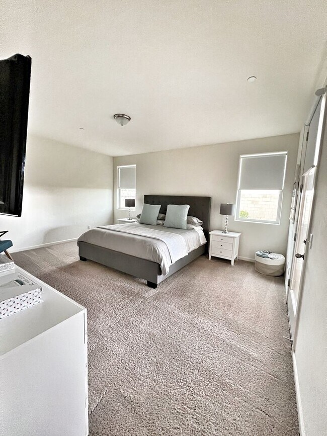 Building Photo - Beautiful Home for rent in Visalia, Ca