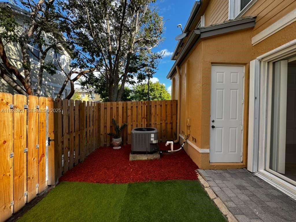 Building Photo - 230 SE 29th Ave