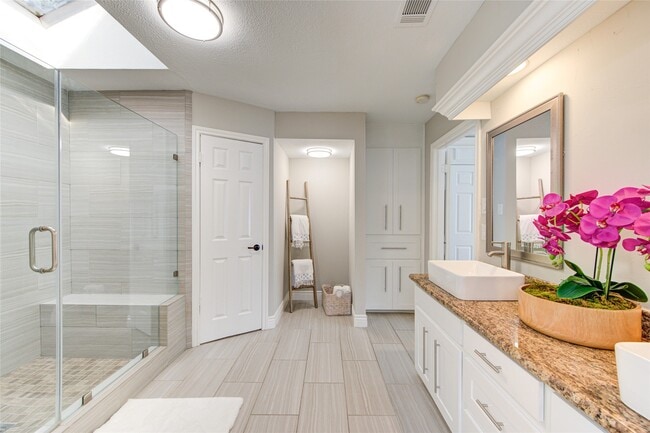 Building Photo - 1535 Hannington Dr