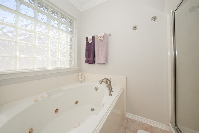 Building Photo - 6210 Fawnlake Dr