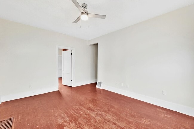 Building Photo - 637 S Holyoke St