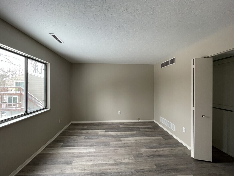 Building Photo - 1562 Mac Dr