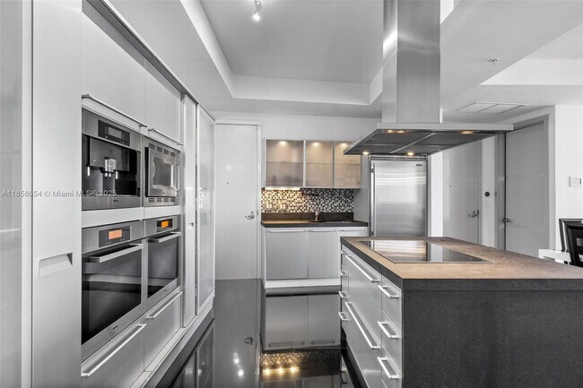 Building Photo - 18201 Collins Ave