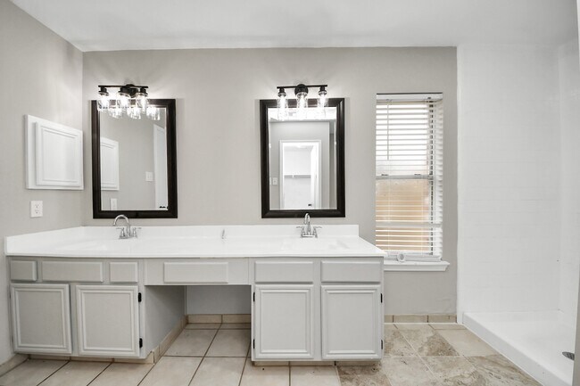 Building Photo - 4915 Pecan Grove Dr