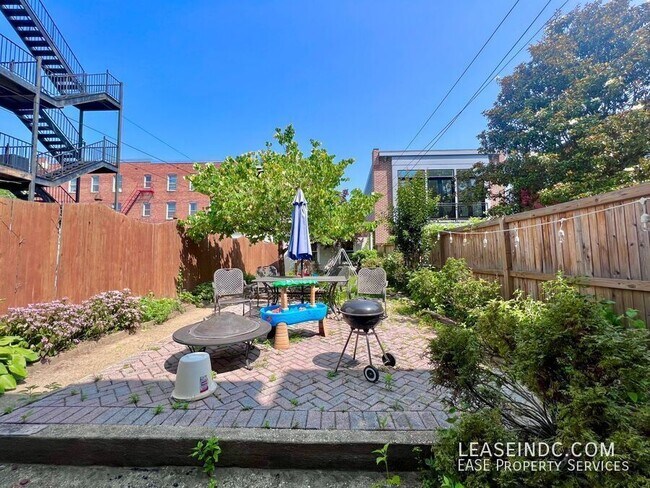 Building Photo - 1211 Park Rd NW