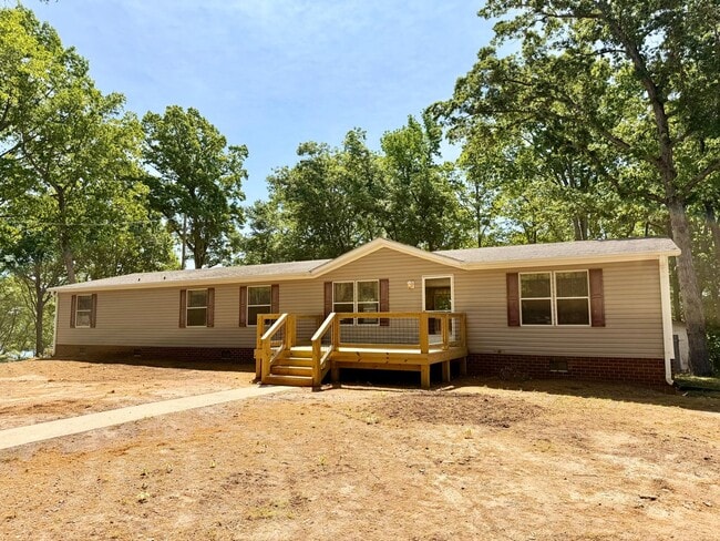 Building Photo - The Home You’ve Been Searching For!