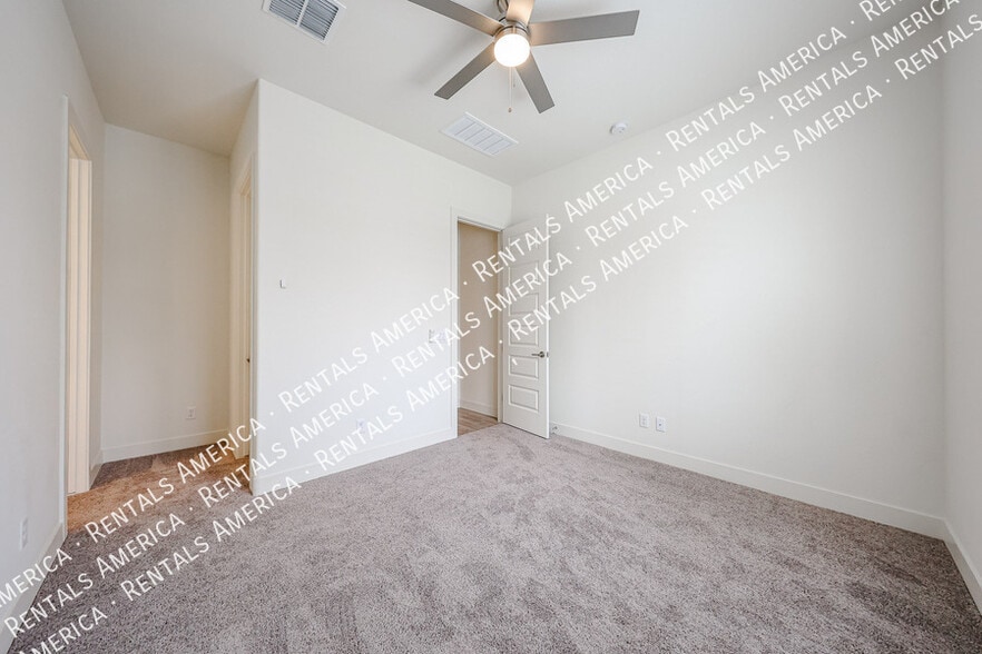 Building Photo - 274 S 164th Dr