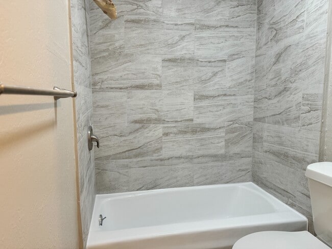 Building Photo - 2101 6th Ave N