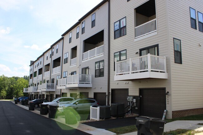 Building Photo - One-Room in shared condo