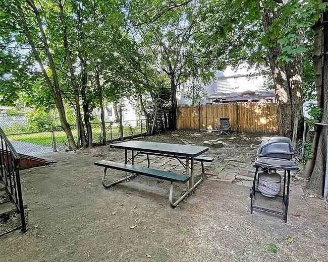 Building Photo - 54 Gates Ave