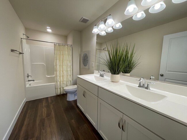 Building Photo - Heron | 3 Bed 2.5 Bath | Garage | 1800 sf