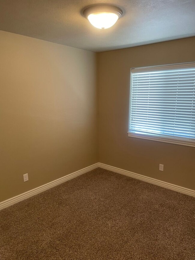 Building Photo - Beautiful 3 Bed, 1.5 Bath Townhome for Rent in The Meadows – Rexburg, ID