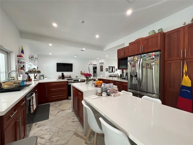 Building Photo - 4934 NW 94th Doral Pl