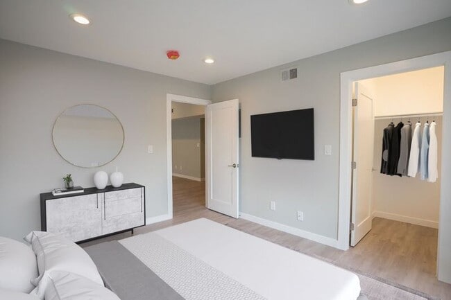 Building Photo - 3426 1st St