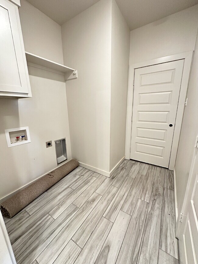 Building Photo - Brand new townhomes in Frenship East!