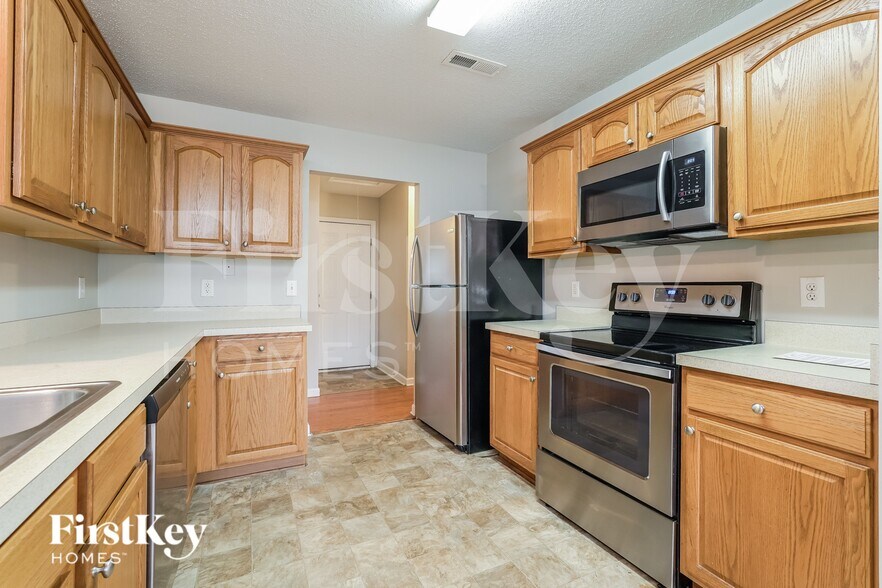 Building Photo - 2402 Lannigan Dr