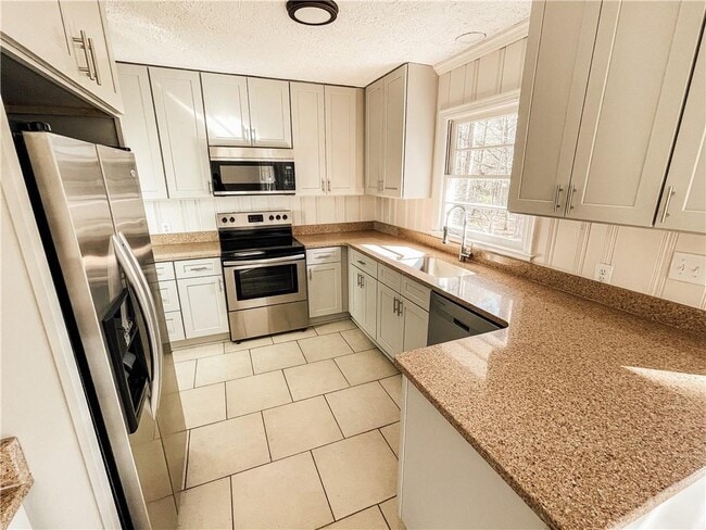 Building Photo - 359 N Victoria Rd