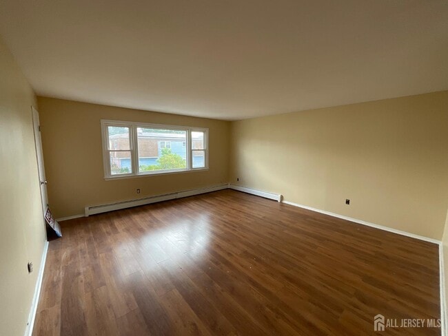 Building Photo - 60 Glenn Dr