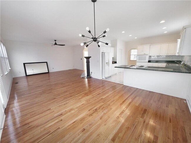 Building Photo - 136 Crumley St SE