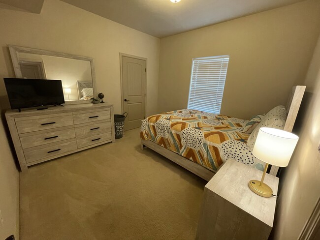 Building Photo - 1816 Hays Dr