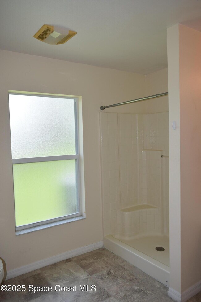 Building Photo - 142 Brescia St NE