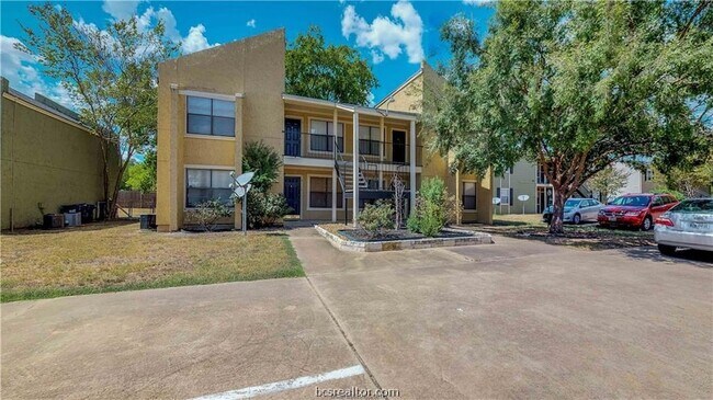 Building Photo - 307 Manuel Dr