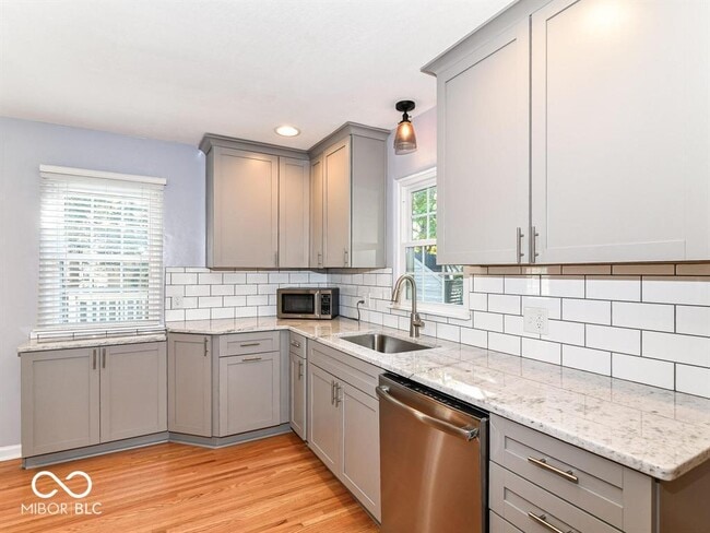 Building Photo - 2407 Baur Dr