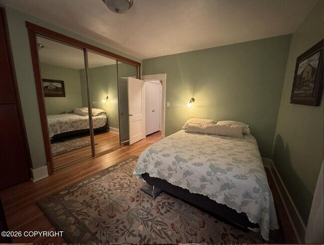 Building Photo - 636 Main St