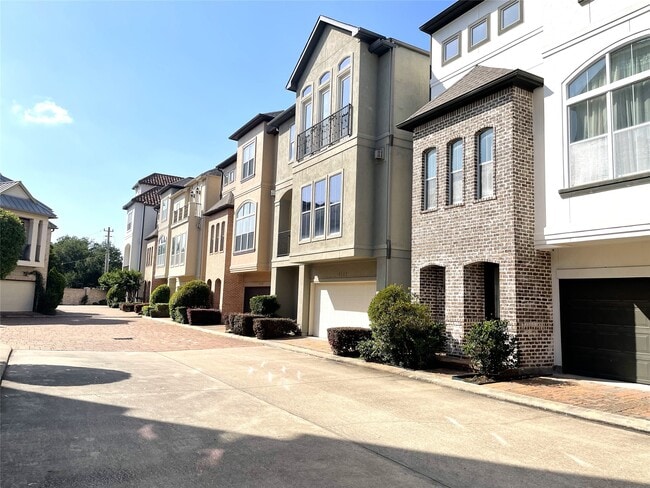 Building Photo - 3138 Pemberton Walk