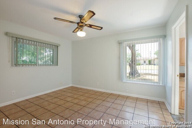Building Photo - 3 br, 2 bath House - 3667 Versailles Dr.