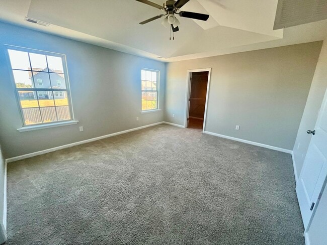 Building Photo - 5 Bedroom 3 Bathroom Home in Pendleton