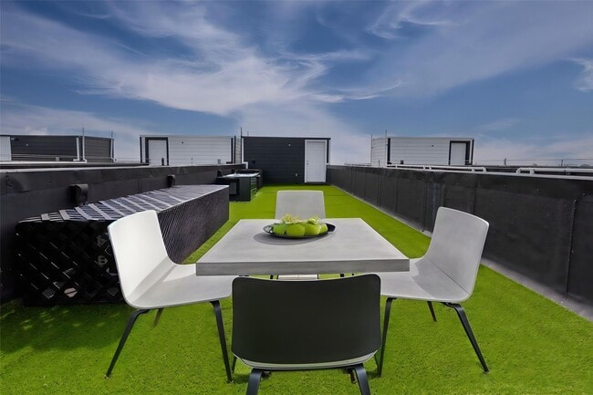 Building Photo - 805 Avenue K