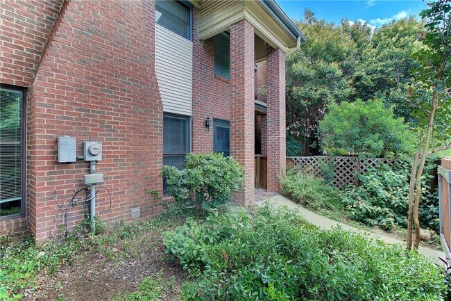 Building Photo - 3306 Foster Ln