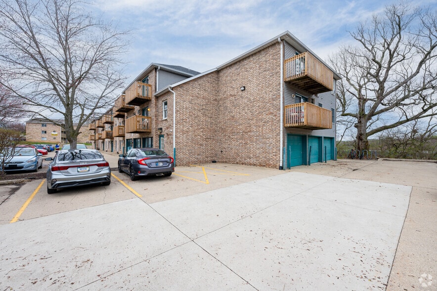 Building Photo - 420 S Chauncey Avenue