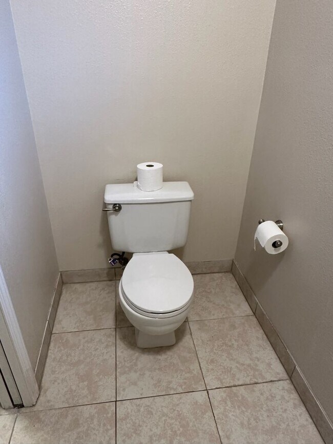 Building Photo - 1622 S Peppertree Ct