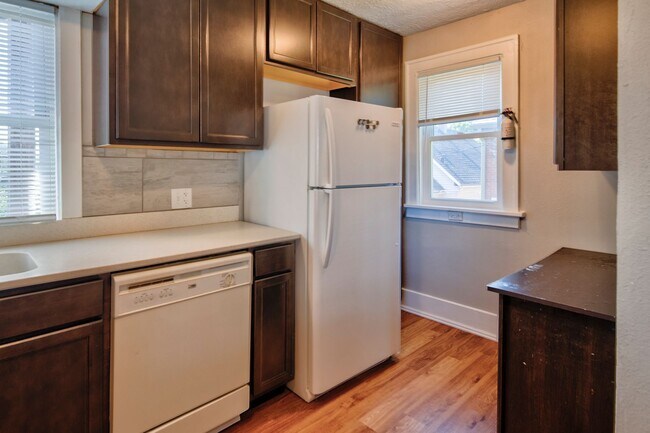 Building Photo - 563 S 35th St