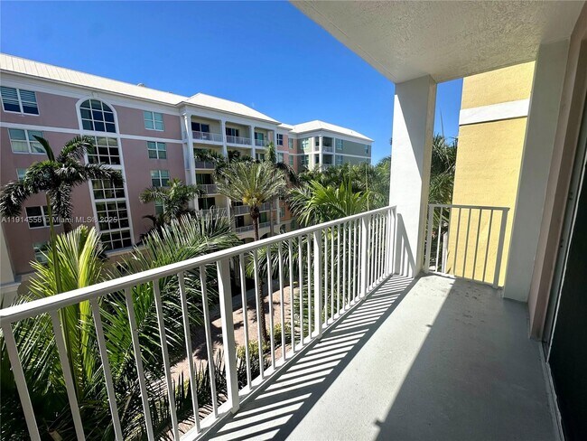 Building Photo - 806 E Windward Way