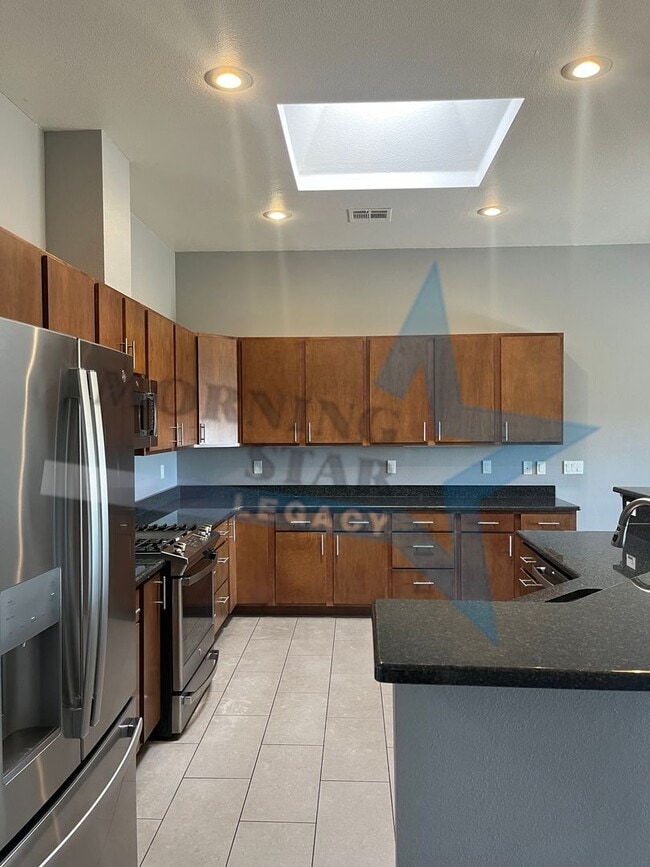 Building Photo - Charming 3-bedroom, 2-bathroom w/ views!